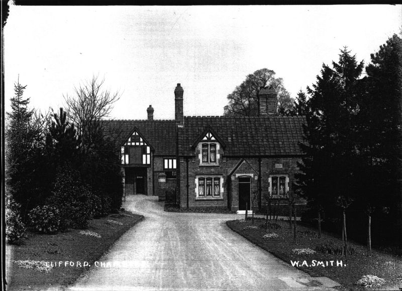 File:Drive to red hill house-small.jpg