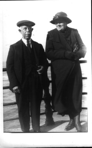 File:Charlie and Emily Sylvester.jpg