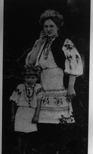 File:Helena smith and mother-small.jpg