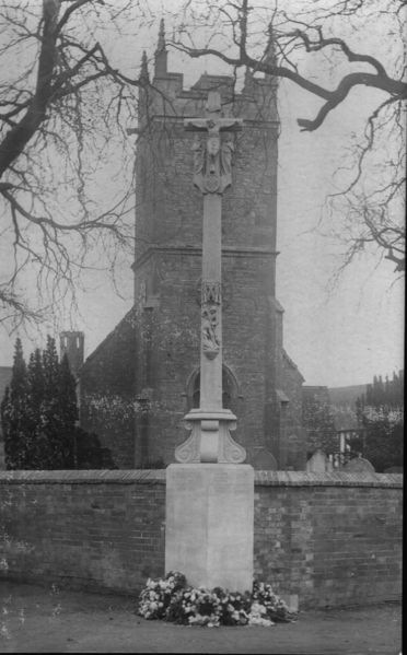 File:War memorial without steps.jpg