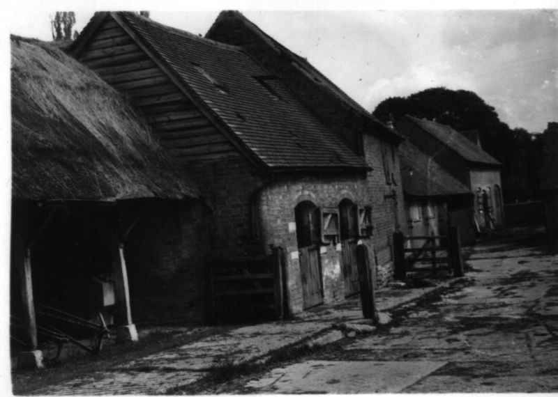 File:Old barns home farm one.jpg